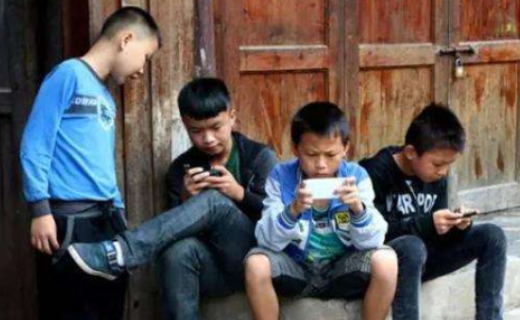 沉迷网络来自对青少年的危害是什么？