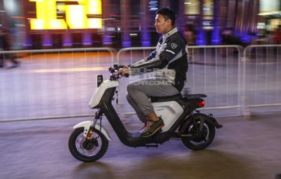 我很想知道小牛电动车为什么那么贵？