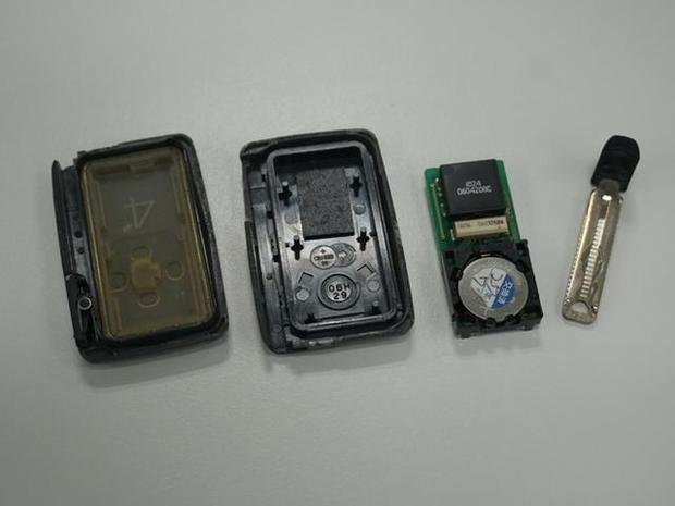 一把来自汽车遥控钥匙的电池能用多久？自己可以换电池吗