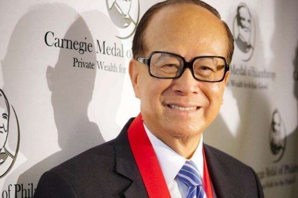 求一个来自名人自立自强的小故事 100字左右