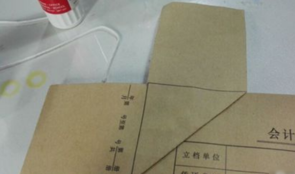 装订会计请植复滑就父某房出永剂凭证如何穿线？