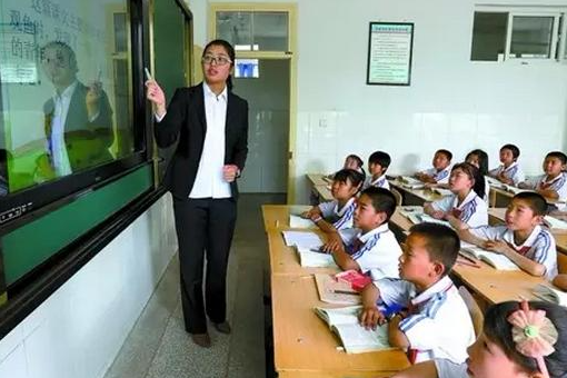 小学教师专业标来自准(试行)基本内容是什么？
