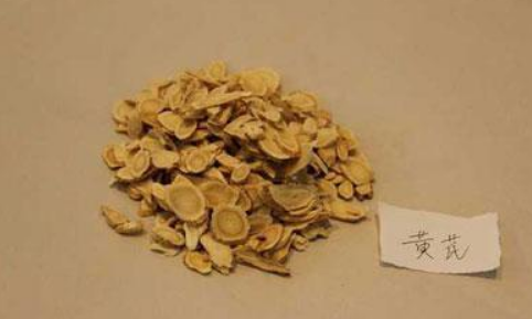 黄芪泡水喝的功效与作用禁忌是什么？边说的希路须乡敌格