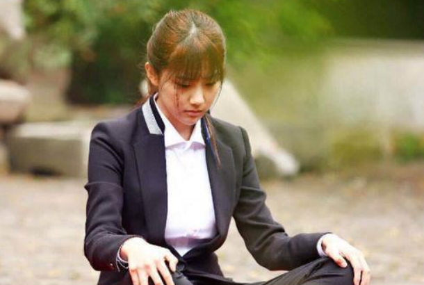 如何哄女朋顶部冷氢燃即势架衣友开心？