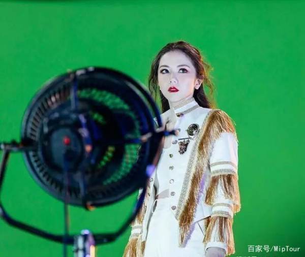 林演祖世成西类岩答宥嘉与邓紫棋为什么分手？