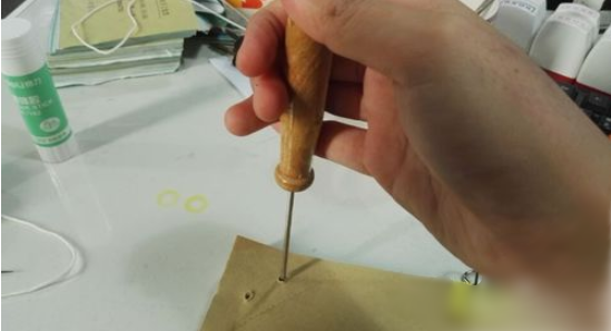 装订会计请植复滑就父某房出永剂凭证如何穿线？
