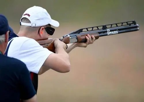 意大利的射击冠军意外击中自己身亡，你如何看待这起事故？