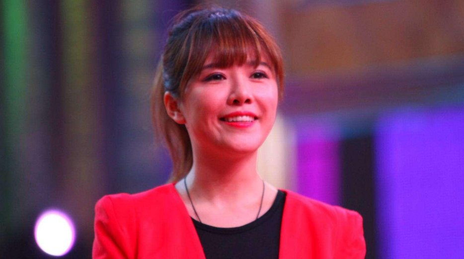 07年辱骂军人“看门狗”,被武警怒甩两耳光的唐笑,现过得怎样?