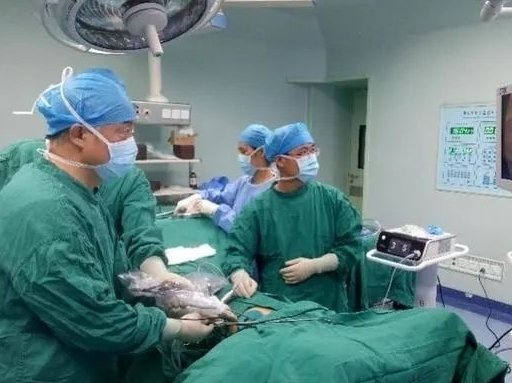 广州女子做核酸检测意外查出舌根癌，舌根癌该如何治疗？