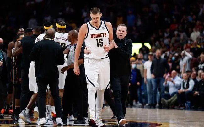 NBA出面处罚，约基奇禁赛1场，到底发生了什么？