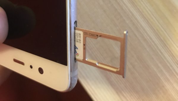 诺基亚X6如何插SIM卡