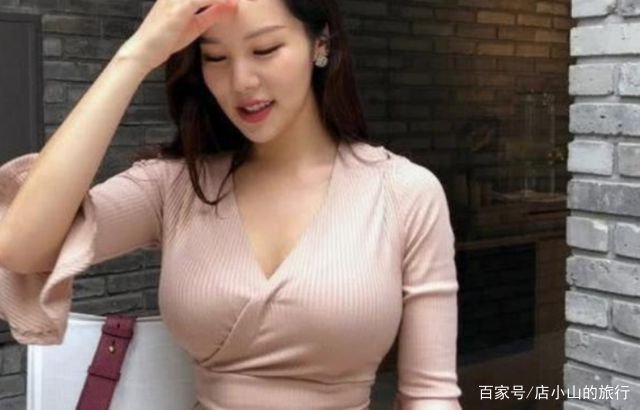 80后“辣妈”街拍照走红网络，完美身材惹人羡慕，她是怎么保持身材的？