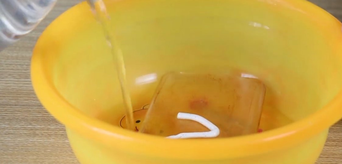 手机壳发黄怎么清洗 手机壳发黄用什么能洗白