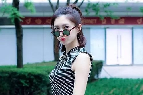 女大三,抱金砖是什么意思