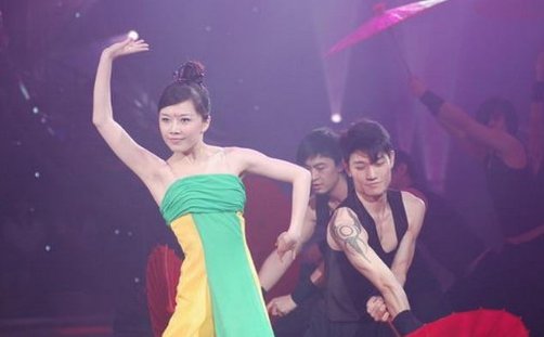 07年辱骂军人“看门狗”,被武警怒甩两耳光的唐笑,现过得怎样?