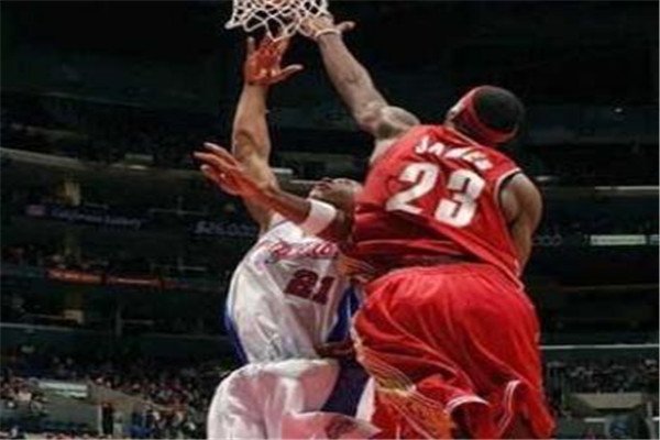 篮球比赛中的盖帽是什么意思？