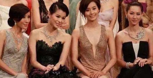 TVB花旦杨怡改名又冠夫姓，为啥脸也和从前大不一样？