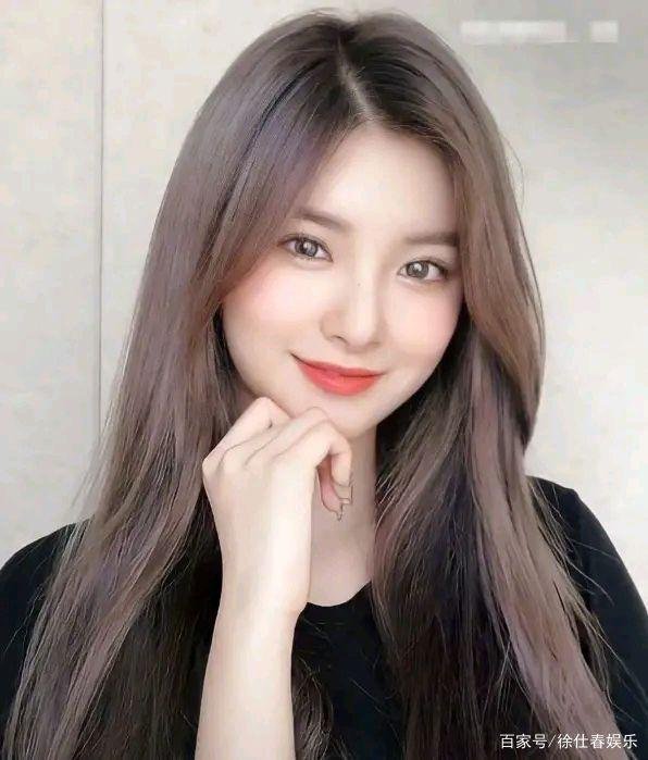 王怡人因学业将回国，她在国内的发展会如何？