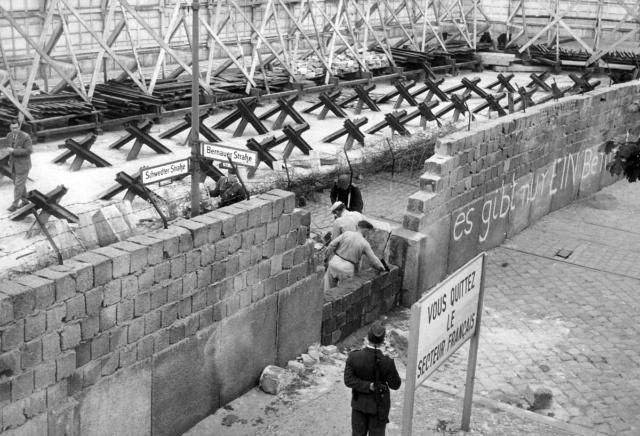 德国为什么会分裂的？