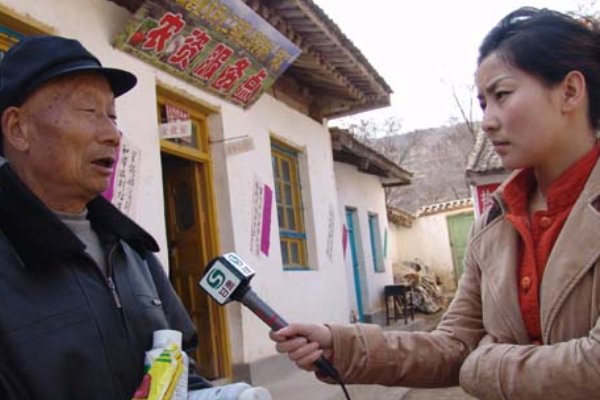 记者在采访时,怎样开场