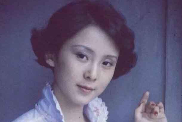 安雯年轻时那么漂亮，现在怎么成这个样子了…真恐怖