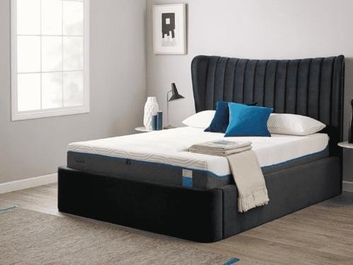 on bed和in bed的区别