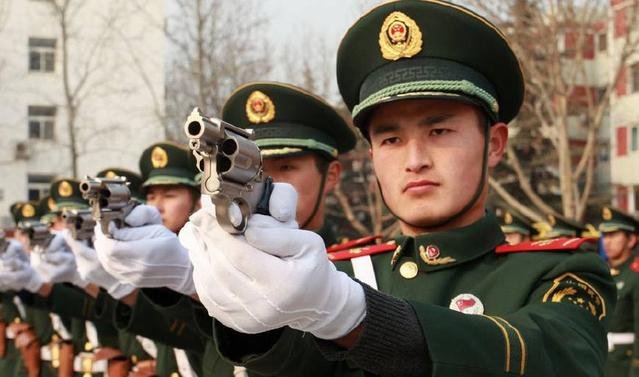 一级警监的待遇和武警少将差不多？