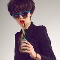 找些霸气的女生图片