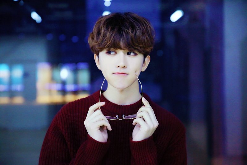 有没有蔡徐坤下面图片同一个系列的图？要高清单独的，谢谢