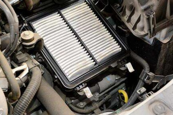 空气滤清器需要多久换一次呢？