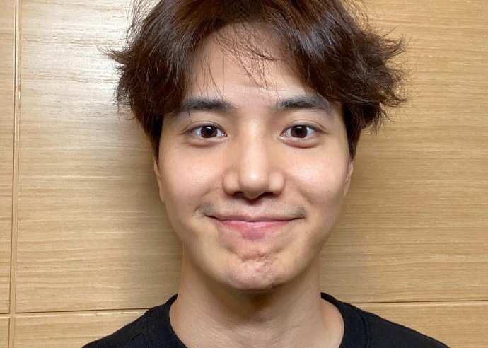 张檬男友小五也晒出一张全素颜自拍，两人感情真的有那么好吗？