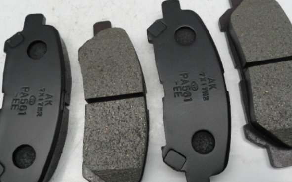 汽车的前刹车片一般多少钱一副？