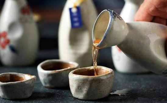 酒不醉人人自醉是什么意思