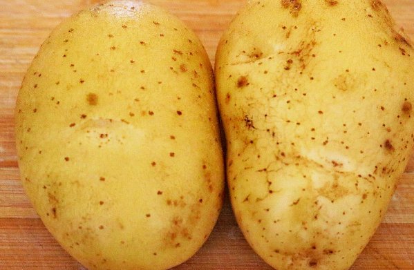 车上两个?上面一个吃的土豆