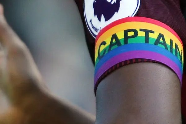 佩戴彩虹袖标的寓意