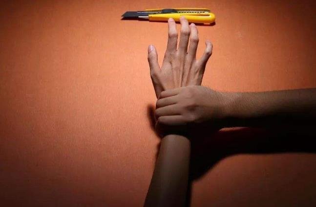 国内首个盲人自杀热线接线员：学生占比最大，这反映出什么问题？