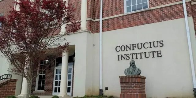 孔子学院遇袭楼体受损全校停课,肇事女子到底有何目的?