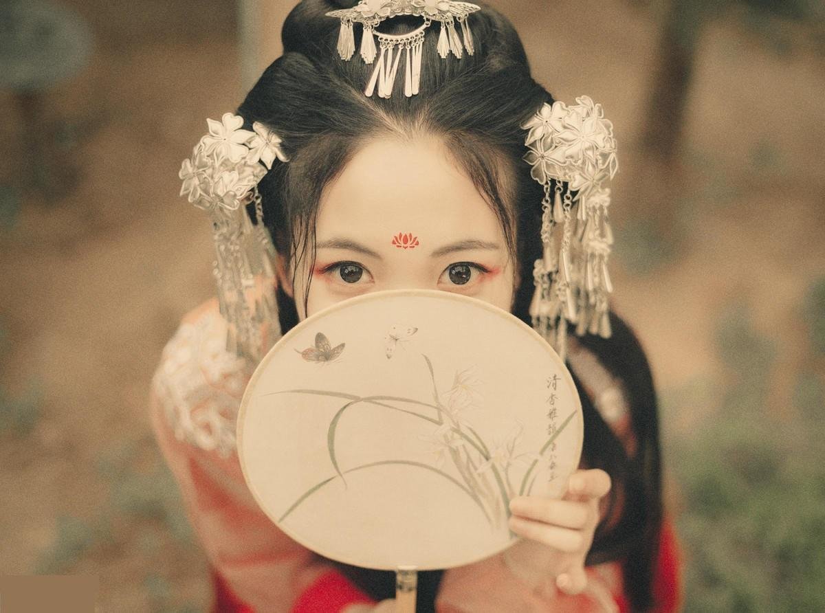 南亭偶题后两句抒发了诗人什么感情？