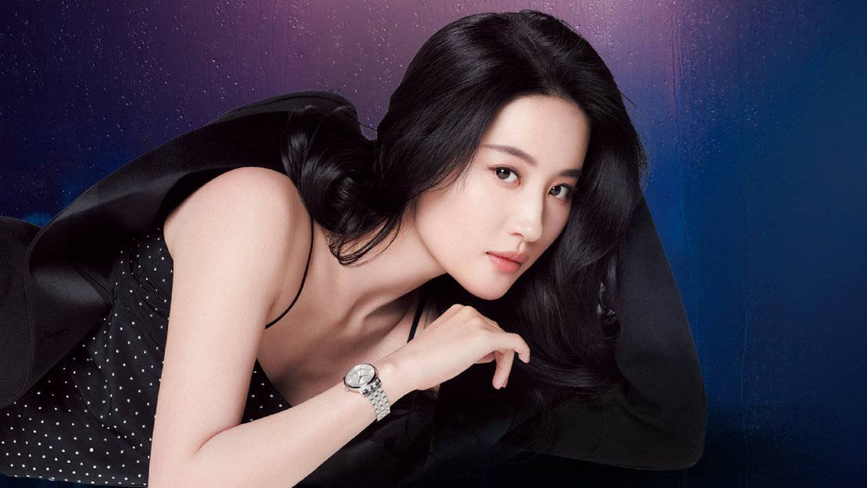 刘亦菲被问“第一次”给了谁,娇羞的回答,她到底给了谁?