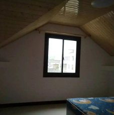 男子晒“空中阁楼”出租房，回家需要手动搭梯子，是否存在安全隐患？