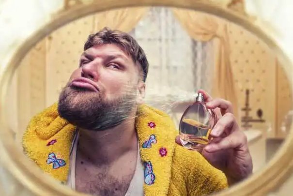 对着镜子做什么?