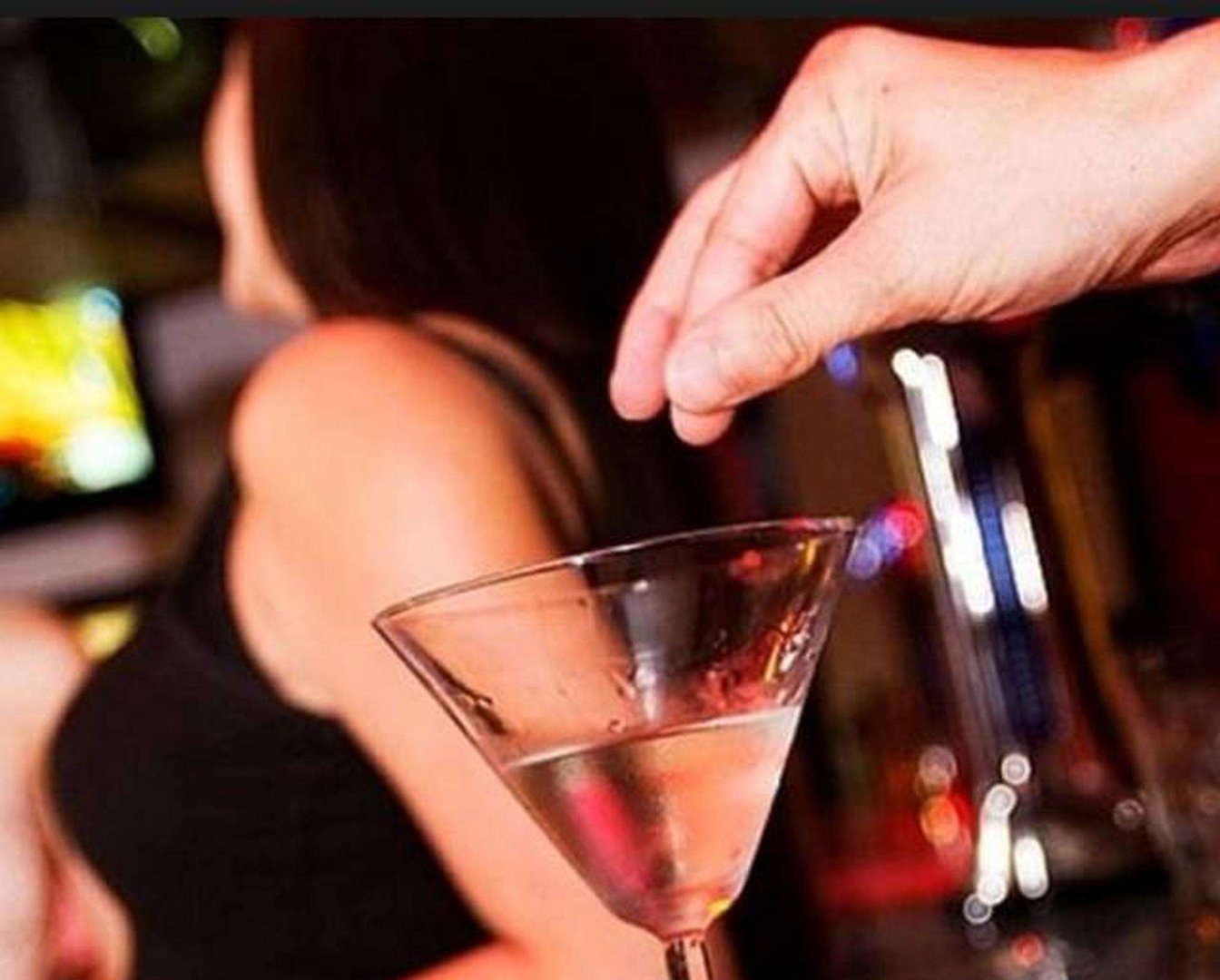 三女洗浴会所“迷奸”一男子，使其丧失性功能，这男的以后咋办？