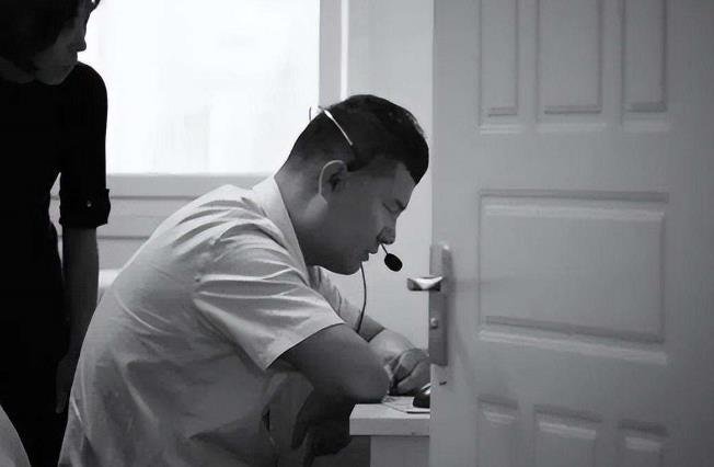 国内首个盲人自杀热线接线员：学生占比最大，这反映出什么问题？