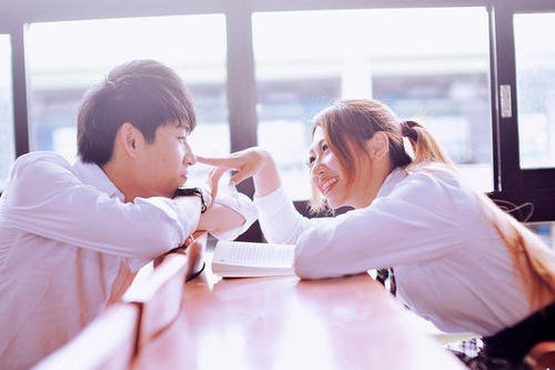 当爱情面对抉择时，在爱与被爱之间，你会选择哪一个？