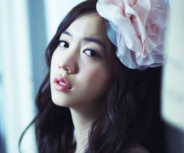 刘花英上衣滑落gif 被施了魔咒的女人