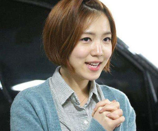 刘花英上衣滑落gif 被施了魔咒的女人