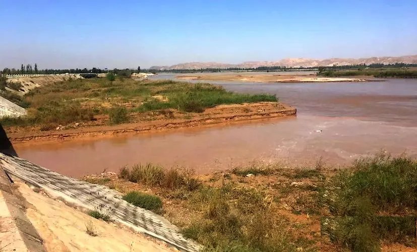 宁夏固原地震带上突现泉眼，官方：系蓄水池满溢冒水！这属于正常现象吗？