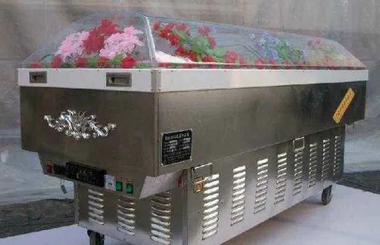 为何人死被冰在冰棺里一段时间后脸色发黑?