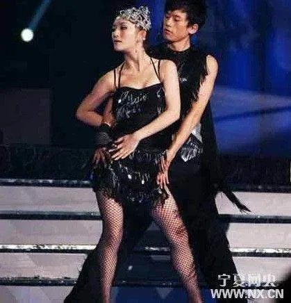 在《鲁豫有约》采访谢娜时，播放谢娜短片时播放的背景音乐是什么？