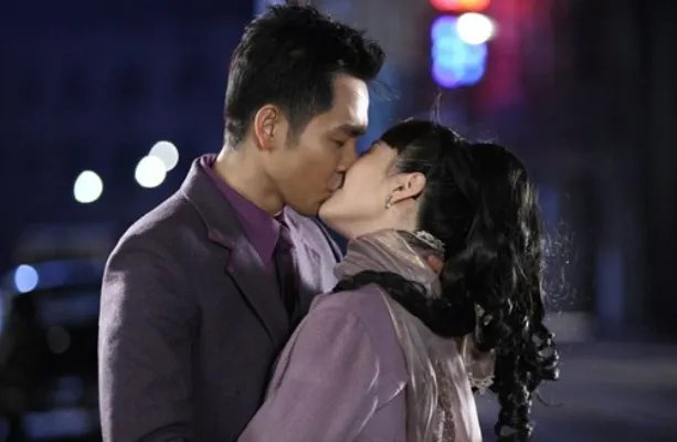 杨蕊钟汉良《一触即发》大尺度 床上激吻戏曝光